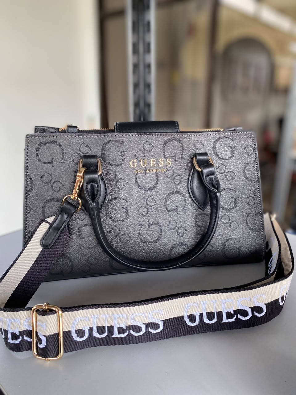 Bolso Guess negro 